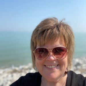 Meet your Posher, Elizabeth